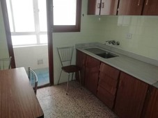 Venta Piso Elda. Piso de cuatro habitaciones en Calle LUIS BATLLES 10. A reformar primera planta