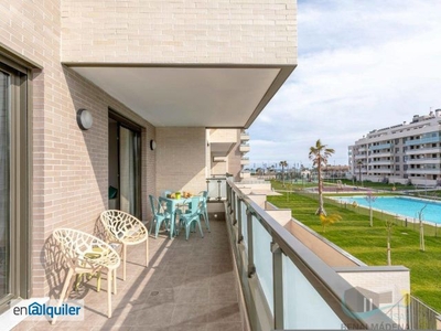 Alquiler de Apartamento 2 dormitorios, 2 baños, 1 garajes, Buen estado, en Torremolinos, Málaga