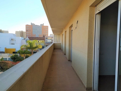 Piso en venta en Campello Pueblo de 4 habitaciones con terraza y piscina