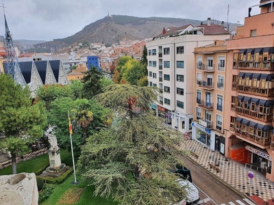 Venta de piso en Centro - Cuenca de 4 habitaciones con terraza y piscina
