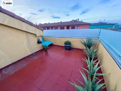 Alquiler de ático en Peñacastillo - Nueva Montaña de 3 habitaciones con terraza y piscina