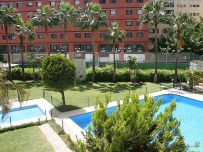 Alquiler de piso en Centro Histórico de 3 habitaciones con terraza y piscina