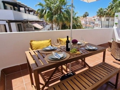 Alquiler de piso en urbanización Riviera del Sol IV de 2 habitaciones con terraza y piscina