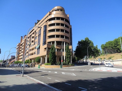 Piso en alquiler en Parquesol de 2 habitaciones con piscina y garaje