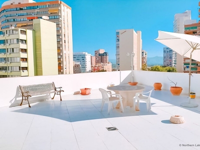 Piso en venta en avenida Monte Carlo de 2 habitaciones con terraza y piscina