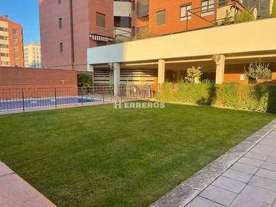 Piso en venta en Cascajos - Piqueras de 3 habitaciones con piscina y garaje
