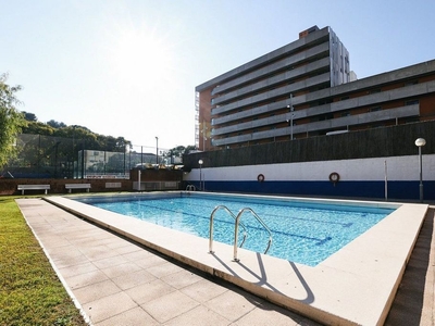 Piso en venta en La Bordeta de 4 habitaciones con terraza y piscina