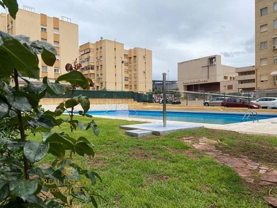 Piso en venta en Pueblo Levante de 3 habitaciones con terraza y piscina