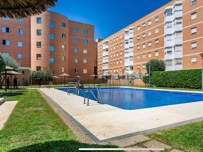 Venta de piso en avenida Turia de 3 habitaciones con piscina y garaje