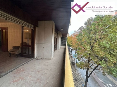 Venta de piso en Centro - Cuenca de 5 habitaciones con terraza y calefacción