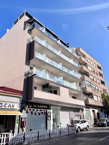 Venta de piso en Centro - Torrevieja de 2 habitaciones con terraza y garaje