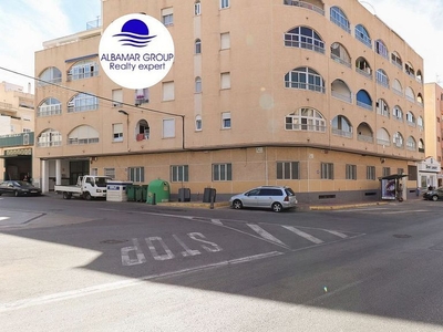 Venta de piso en Centro - Torrevieja de 3 habitaciones con terraza y balcón