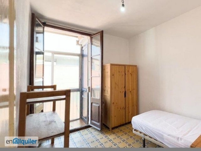 Acogedor apartamento de 2 dormitorios en alquiler en L'Hospitalet de Llobregat.