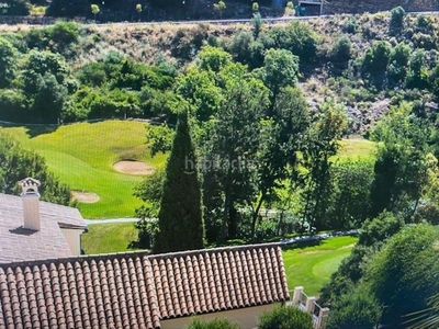 Alquiler chalet preciosa villa de 5 dormitorios en- elviria, con 500 m2 construidos y 1400 m2 de terreno, la casa está orientada al sur con buenas vistas al campo de golf, de reciente construcción. en Marbella
