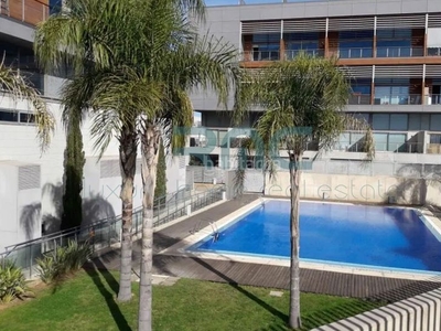 Alquiler dúplex con 3 habitaciones amueblado con ascensor, piscina, calefacción y aire acondicionado en Valencia