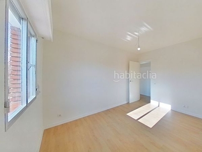 Alquiler piso con 2 habitaciones en Los Rosales Madrid