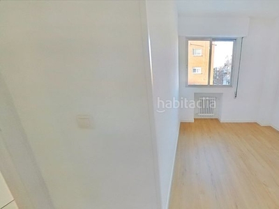 Alquiler piso con 3 habitaciones con ascensor y calefacción en Madrid