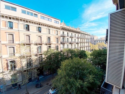 Alquiler piso totalmente amueblado con piscina, gimnasio y solarium junto a passeig de gràcia en Barcelona