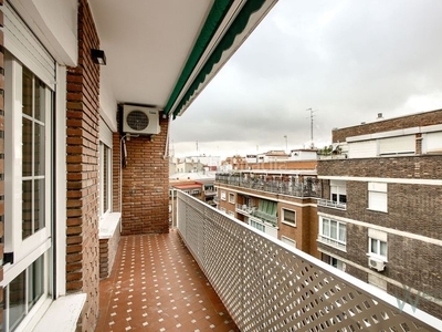 Alquiler piso viviendaweb alquila vivienda muy luminosa, reformada en 5º planta con terraza exterior- vistas a plaza valparaiso; en Madrid