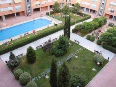 Apartamento de alquiler en Calle Grazia de Deledda, Los Rosales