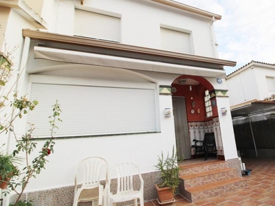 Casa adosada en venta en Santa Oliva