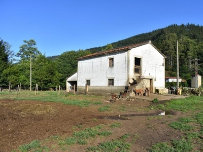 Casa con terreno en Corvera de Toranzo