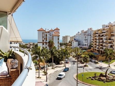 Fantástico apartamento con buenas vistas y terraza a 3 min a pie del Puerto de Estepona