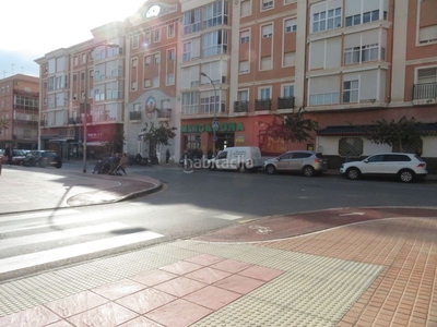 Piso con 3 habitaciones con ascensor y aire acondicionado en Cartagena