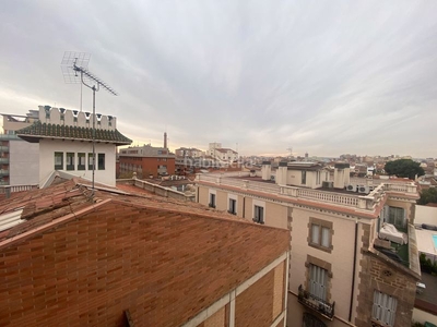 Piso de 2 hab con ascensor y balcon en el centro en Sabadell