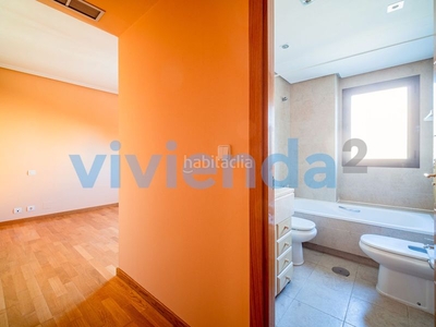 Piso en Rejas, 125 m2, 3 dormitorios, 2 baños, 446.000 euros en Madrid