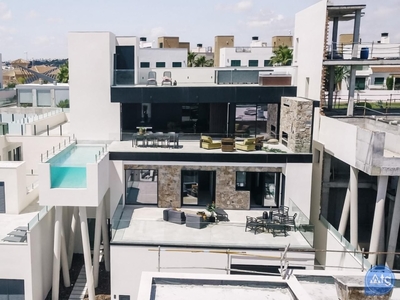 Villa con terreno en venta en la Urbanización Doña Pepa