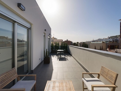 Alquiler de ático en calle Alonso Alvarado de 1 habitación con terraza y muebles