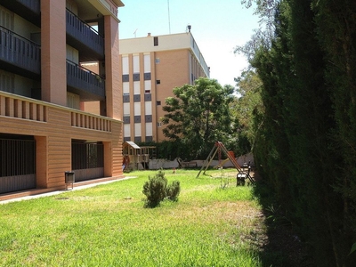 Alquiler de piso en avenida De Jerez de 4 habitaciones con terraza y garaje