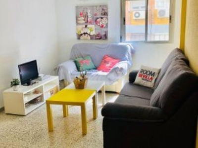 Alquiler de piso en avenida Santa Cecilia de 3 habitaciones con muebles y balcón