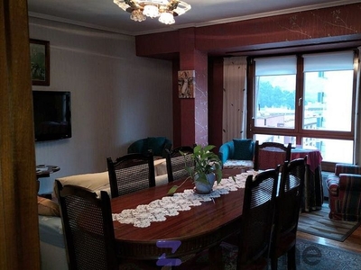 Alquiler de piso en Begoña de 4 habitaciones con muebles y balcón