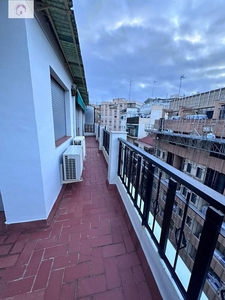 Alquiler de piso en calle Pintor López Mezquita de 4 habitaciones con terraza y aire acondicionado
