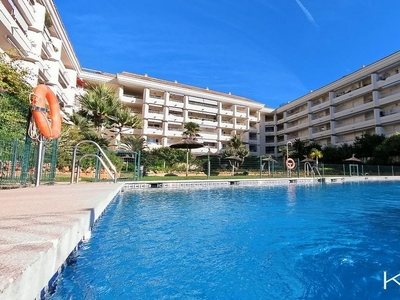 Alquiler de piso en Lomas de Marbella Club - Puente Romano de 3 habitaciones con terraza y piscina