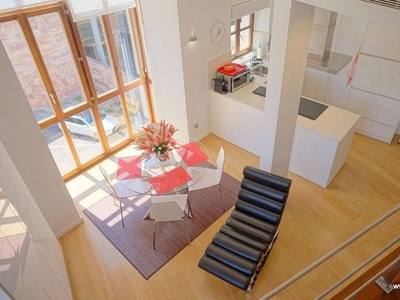 Alquiler de piso en Mercat - La Missió - Plaça dels Patins de 1 habitación con muebles y aire acondicionado