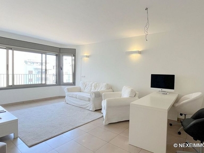 Alquiler de piso en Mercat - La Missió - Plaça dels Patins de 2 habitaciones con muebles y aire acondicionado