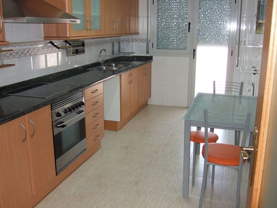 Alquiler de piso en Pardinyes - Riu Segre - Mitjana de 2 habitaciones con muebles y balcón