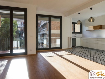 Alquiler de piso en Sarrià de 3 habitaciones con terraza y calefacción