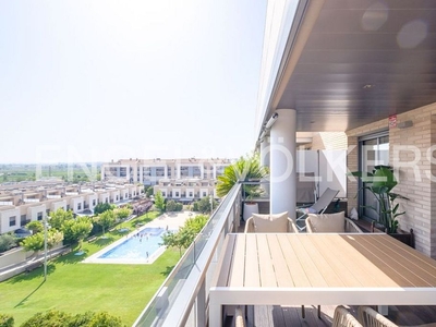 Ático en venta en La Bordeta de 3 habitaciones con terraza y piscina