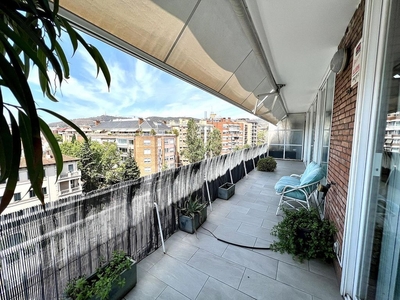 Ático en venta en Sant Gervasi - Galvany de 2 habitaciones con terraza y garaje