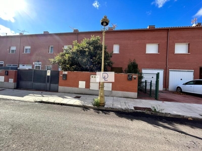 Casa adosada en venta en Alovera