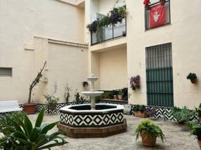 Piso de cuatro habitaciones 137 m², Triana Casco Antiguo, Sevilla