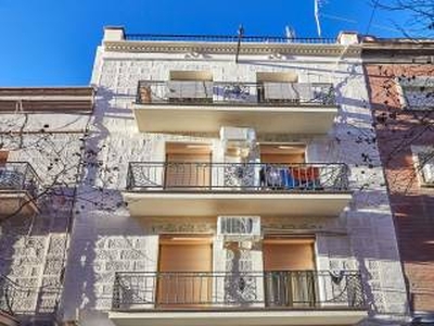Piso de tres habitaciones buen estado, Sants-Badal, Barcelona