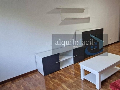 Piso en alquiler en Cascajos - Piqueras de 2 habitaciones con garaje y muebles