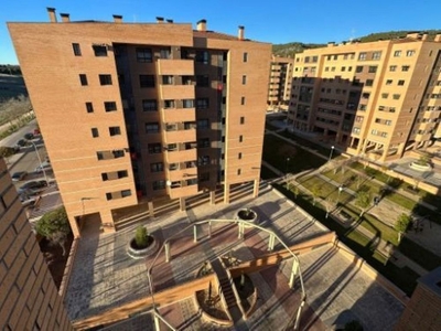 Piso en alquiler en Fuensanta - Universidad de 3 habitaciones con garaje y muebles
