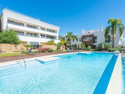 Piso en alquiler en urbanización Sierra Blanca de 4 habitaciones con terraza y piscina