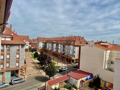 Piso en venta en Bañeza (La) de 4 habitaciones con terraza y garaje